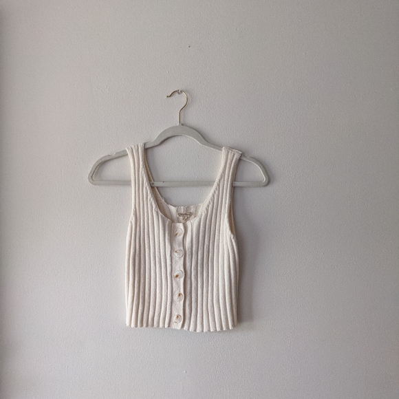 Hem & Thread Tops - NWOT Sweater Tank